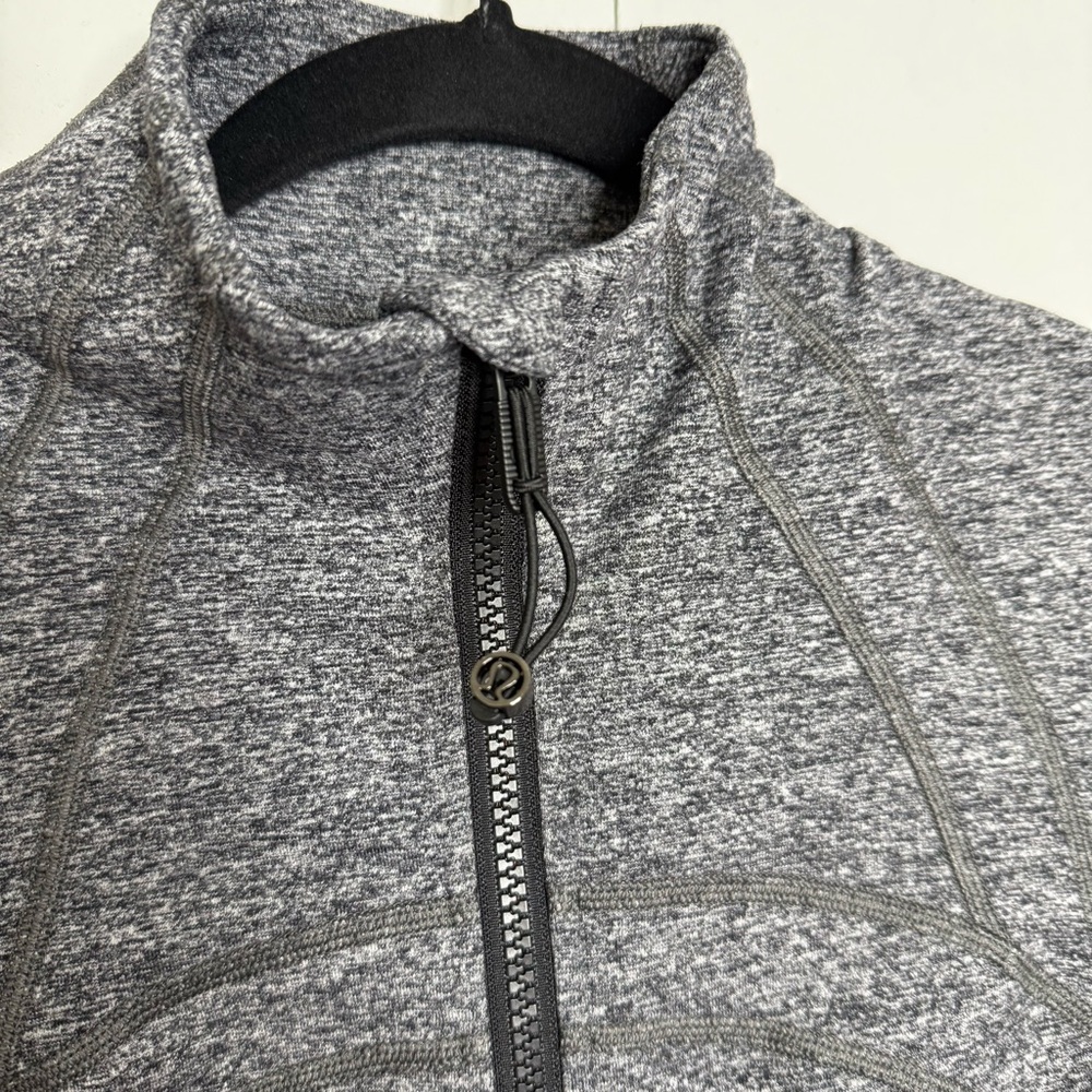 Lululemon Athletica Heathered Black Define Jacket Luon - size 6 - Picture 3 of 6